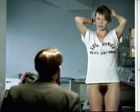 Sandra Hüller - Über uns das All (2011)