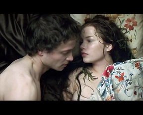 Anna Friel, Michelle Williams, Marianne Denicourt - Me Without You (2001)