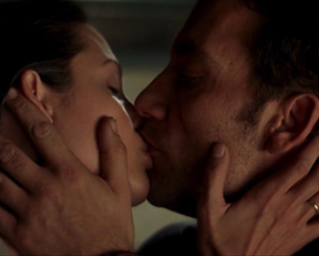 Angelina Jolie - Beyond Borders (2003)