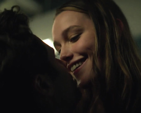 Victoria Pedretti - YOU s02e01-04 (2019)