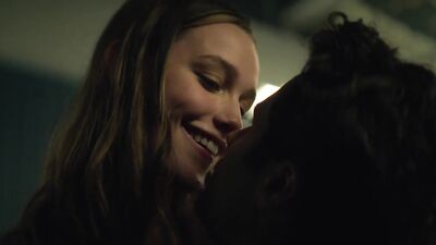 Victoria Pedretti - YOU s02e01-04 (2019)