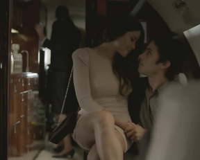 Ariadna Gil, Teresa Ruiz - Aqui en la Tierra s01e04-06 (2018)