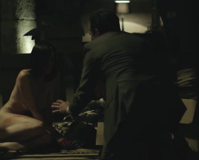 Ariadna Gil, Teresa Ruiz - Aqui en la Tierra s01e04-06 (2018)