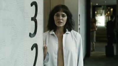 Marta Milans, Veronica Sanchez - El Embarcadero s01e03-07 (2018)