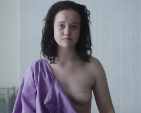 Liv Hewson - Homecoming Queens s01e02 (2018)