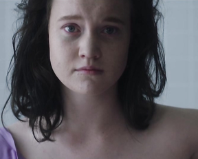 Liv Hewson - Homecoming Queens s01e02 (2018)