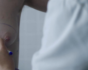 Liv Hewson - Homecoming Queens s01e02 (2018)