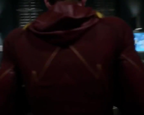 Arrow Memorial Edition: Emily Bett Rickards' Fiery Felicity Smoak Plot In The Flash - Film nackt