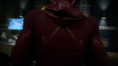 Arrow Memorial Edition: Emily Bett Rickards' Fiery Felicity Smoak Plot In The Flash - Film nackt