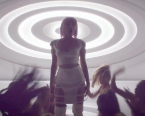 Miley Cyrus As Ashley O - On A Roll - Film nackt