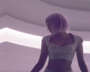 Miley Cyrus As Ashley O - On A Roll - Film nackt