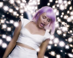 Miley Cyrus As Ashley O - On A Roll - Film nackt