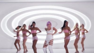 Miley Cyrus As Ashley O - On A Roll - Film nackt