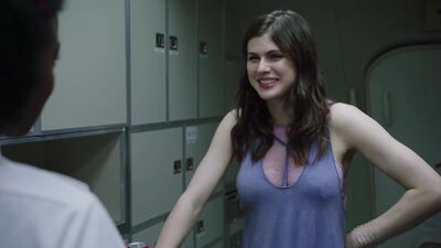 Alexandra Daddario In Do You Want To See A Dead Body? - Film nackt