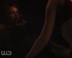 Madelaine Petsch  Vanessa Morgan Riverdale Plot - Film nackt