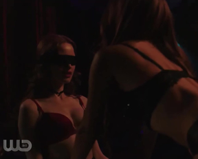 Madelaine Petsch  Vanessa Morgan Riverdale Plot - Film nackt