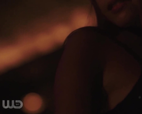 Madelaine Petsch  Vanessa Morgan Riverdale Plot - Film nackt