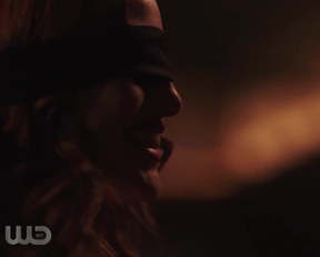 Madelaine Petsch  Vanessa Morgan Riverdale Plot - Film nackt