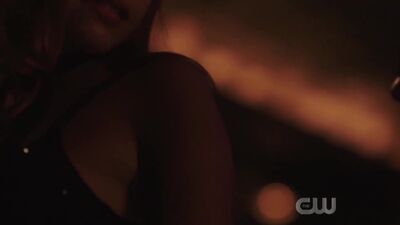 Madelaine Petsch  Vanessa Morgan Riverdale Plot - Film nackt