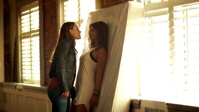 Emmanuelle Chriqui And KaDee Strickland From Shut Eye S1 E1 - Film nackt