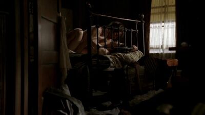 Molly Parker - Deadwood S02E01 - Film nackt