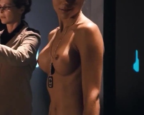 Tanya Van Graan In Starship Troopers 3 Marauder - Film nackt