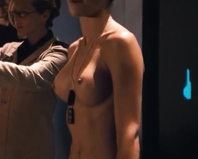 Tanya Van Graan In Starship Troopers 3 Marauder - Film nackt