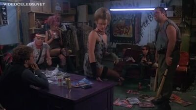 Helena Quinton - Class Of 1984 - Film nackt