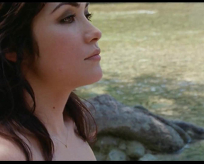 Daniella Pineda, Carley Wolf, Britt Lower,  Noël Wells' Wonderful Plots In 'Mr. Roosevelt' - Film nackt