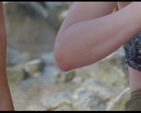 Daniella Pineda, Carley Wolf, Britt Lower,  Noël Wells' Wonderful Plots In 'Mr. Roosevelt' - Film nackt