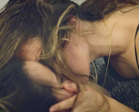 Sophia Bush And Jacqueline Toboni In Easy - Film nackt