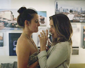 Sophia Bush And Jacqueline Toboni In Easy - Film nackt