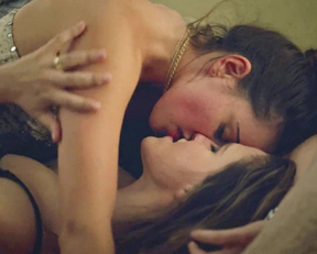 Sophia Bush And Jacqueline Toboni In Easy - Film nackt