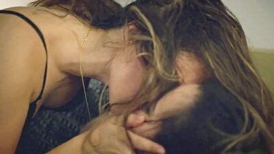 Sophia Bush And Jacqueline Toboni In Easy - Film nackt