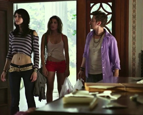 Alexandra Daddario In Texas Chainsaw 3D - Film nackt