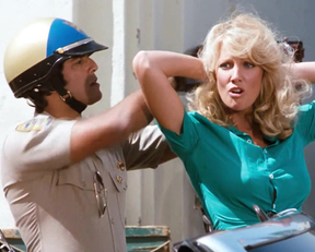 Kathy Shower Pokie Plot On CHiPs - Film nackt