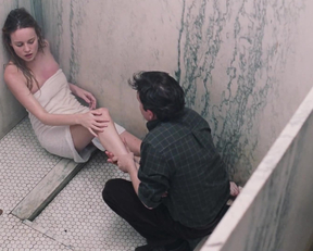 Brie Larson - Tanner Hall - Film nackt