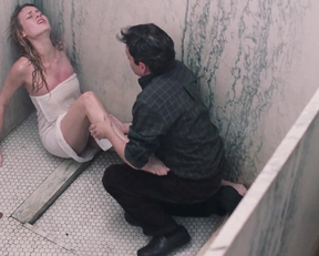 Brie Larson - Tanner Hall - Film nackt