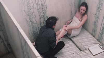 Brie Larson - Tanner Hall - Film nackt