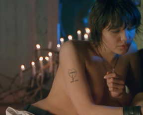 Angelina Jolie At 21 - Foxfire - Film nackt