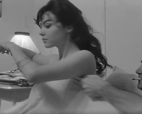 Classic Beauty Michele Mercier In 'Shoot The Piano Player' - Film nackt