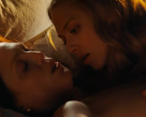Amanda Seyfried Pleasuring Julianne Moore In Chloe - Film nackt
