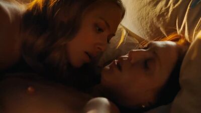 Amanda Seyfried Pleasuring Julianne Moore In Chloe - Film nackt