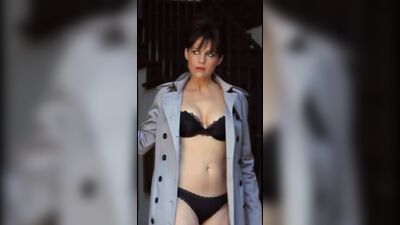 Carla Gugino In Esquire - Film nackt