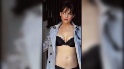 Carla Gugino In Esquire - Film nackt