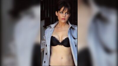 Carla Gugino In Esquire - Film nackt