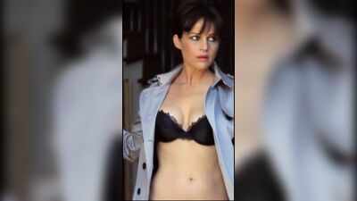 Carla Gugino In Esquire - Film nackt