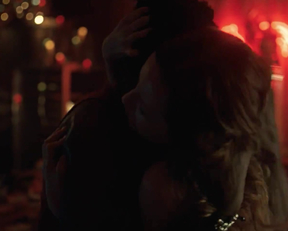 Emily Browning In American Gods - Film nackt