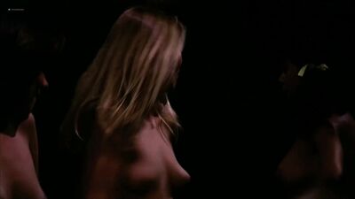 Revealing Their Plots, And Then Doing A Topless Dance In 'Cheerleader's Wild Weekend' - Film nackt