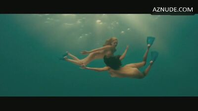 Part 2 Of Kelly Brooke, Riley Steele Full Frontal Plot In Piranha 3D - Film nackt